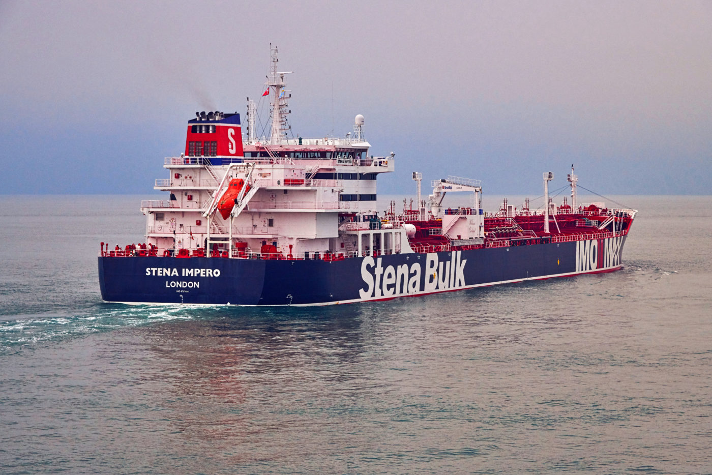 Irán lefoglalt egy brit olajszállító hajót
