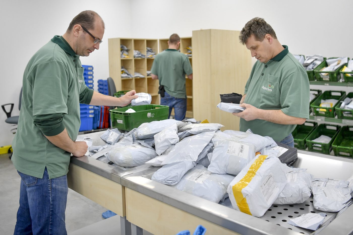 Súlytól függően fizetünk ezután a postai csomagautomatáknál