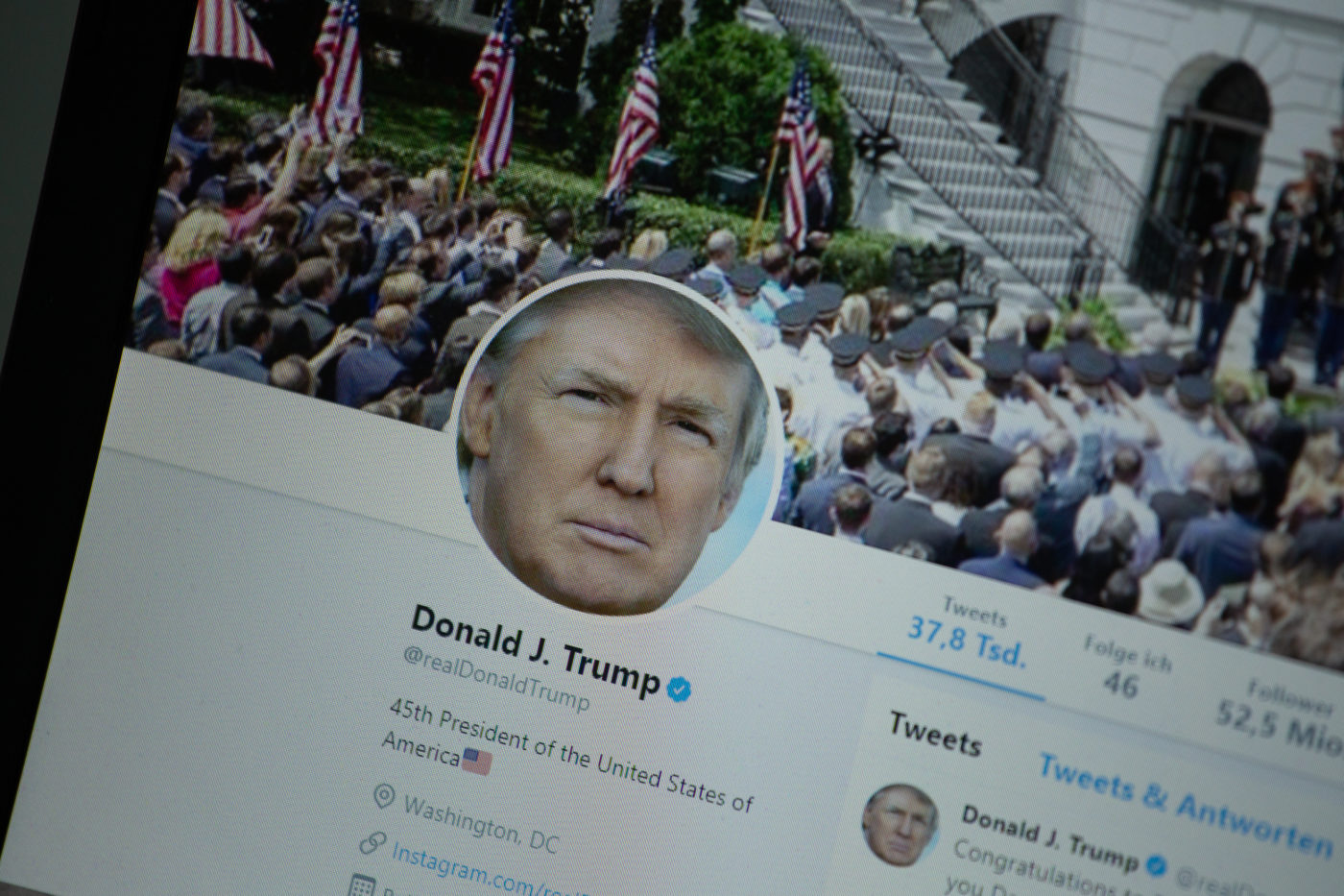 Twitterezés miatt bajba került Trump