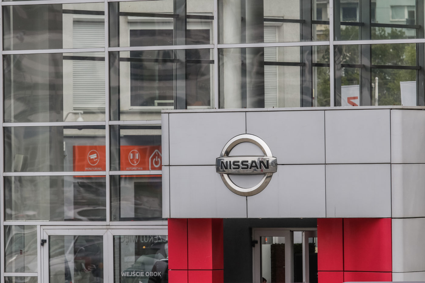 Több mint 10 ezer embert bocsát el a Nissan