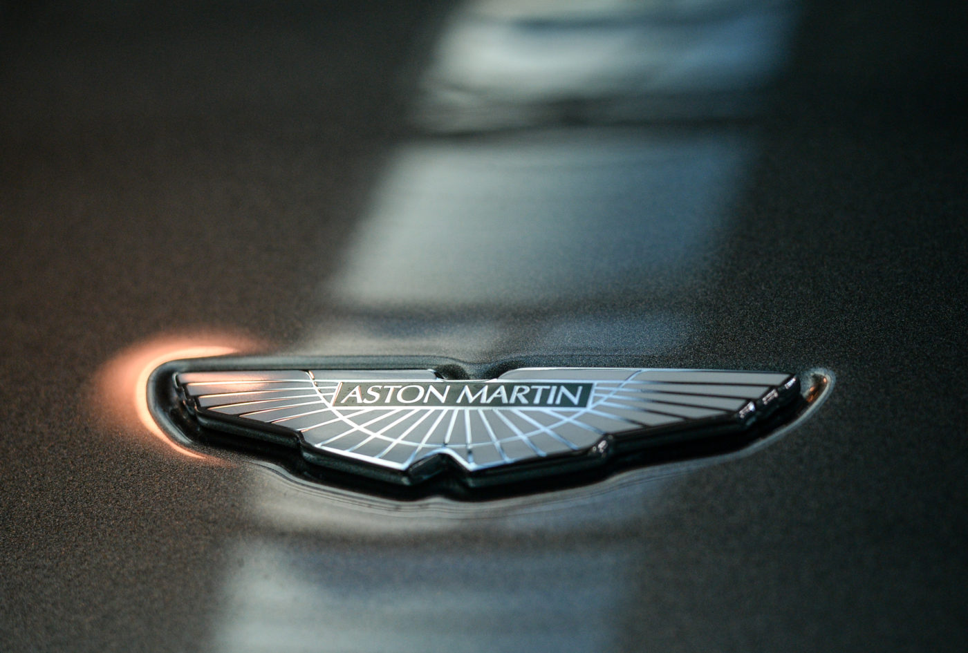 Többre vágyik az Aston Martin legnagyobb részvényese