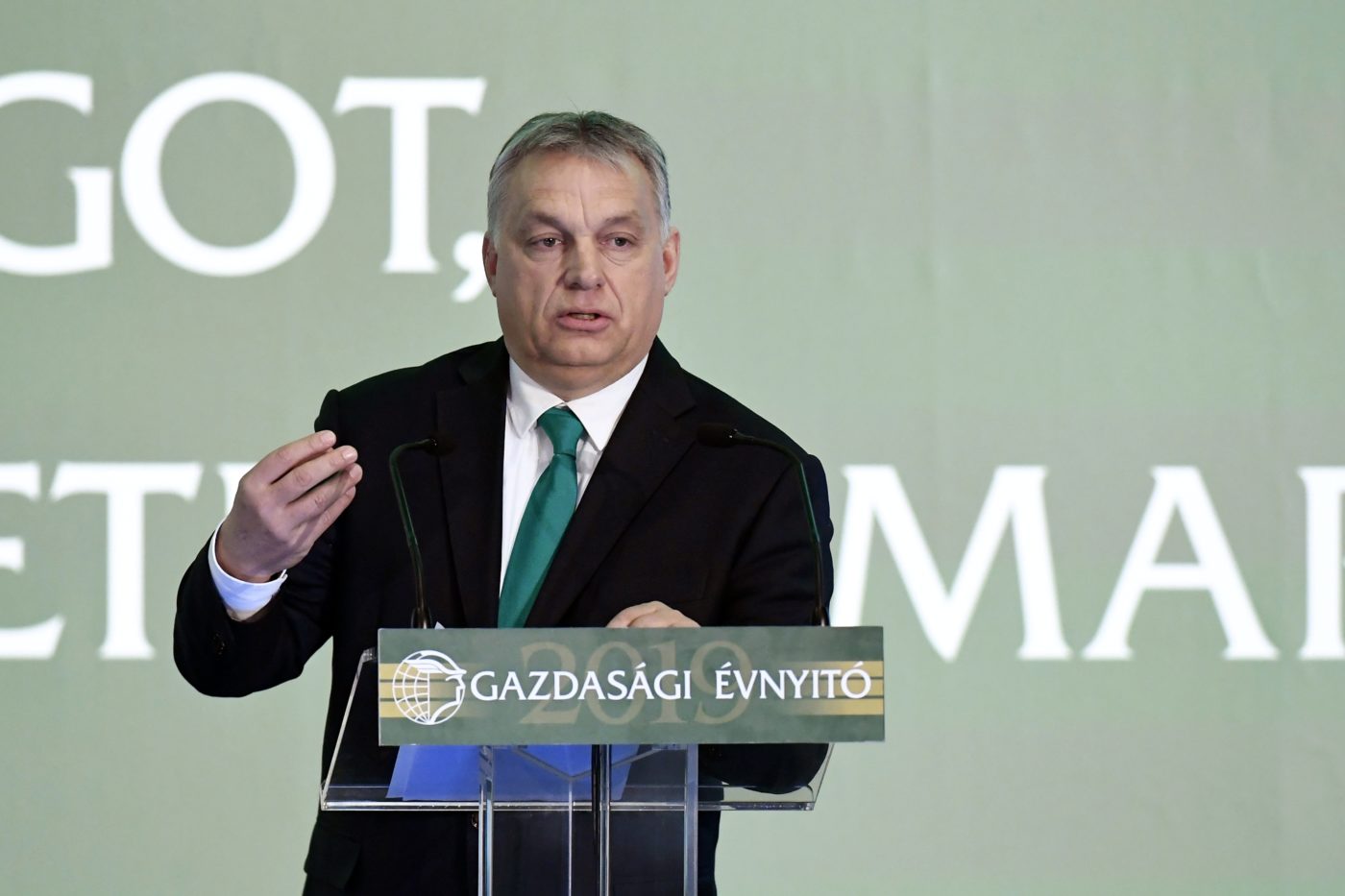 Orbán a legjobbnak tartott külföldi vezetők közt a cseheknél