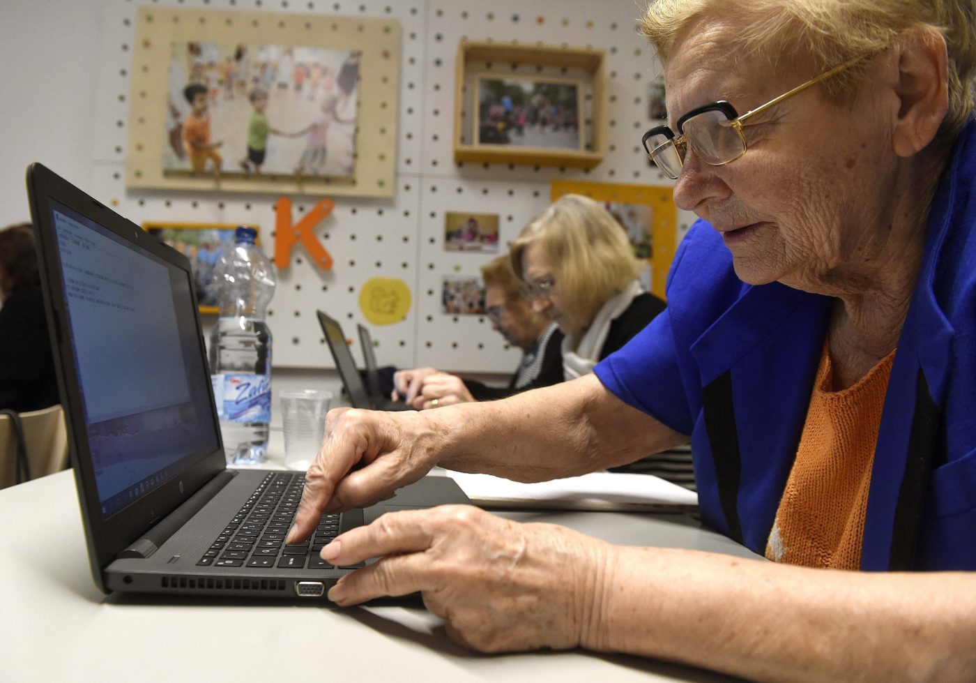 Társkereső oldalon csalt ki férfiaktól 15 milliót egy nő