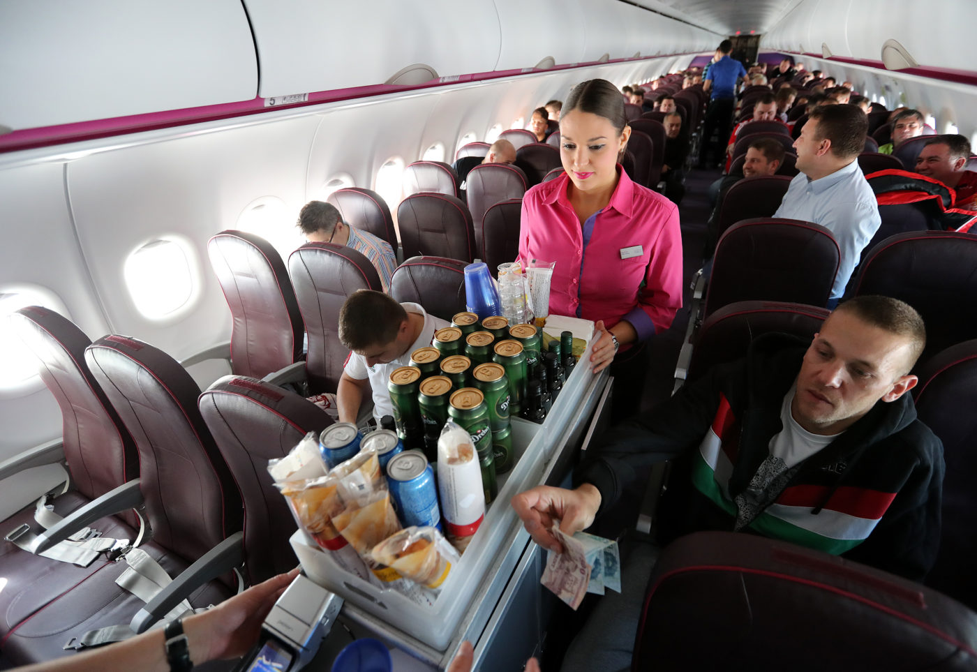 Életet mentettek a stewardessek | Világgazdaság