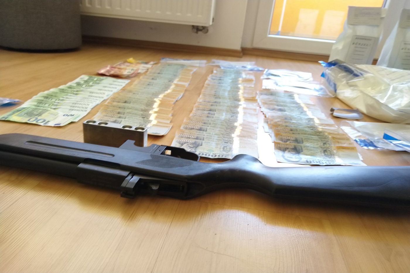 A rendőrség 168 rendőrrel csapott le a drogbandára