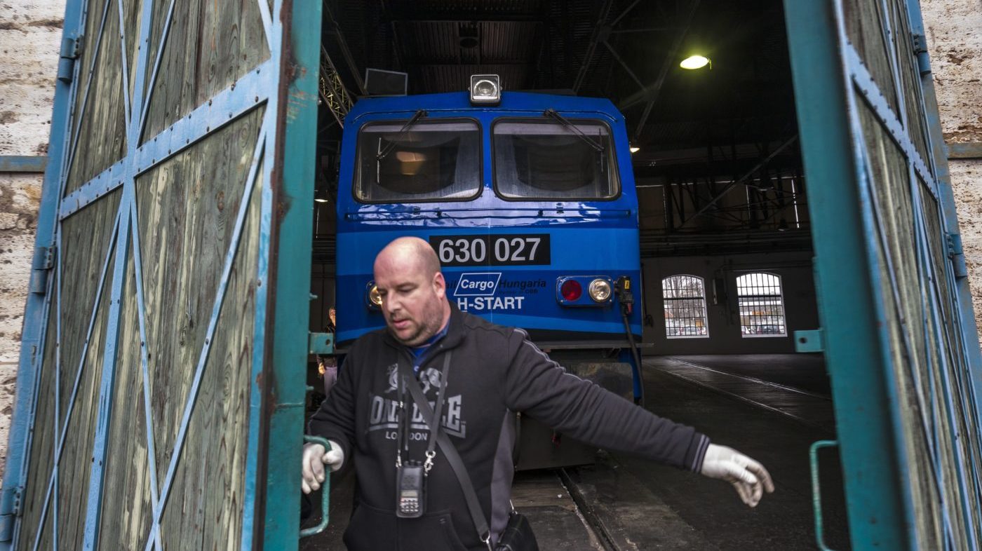 Bértárgyalásokat kezdeményeznek a mávos és a volános szakszervezetek