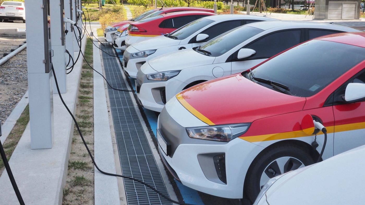 Újabb töltőállomásokat kapnak az elektromos autók