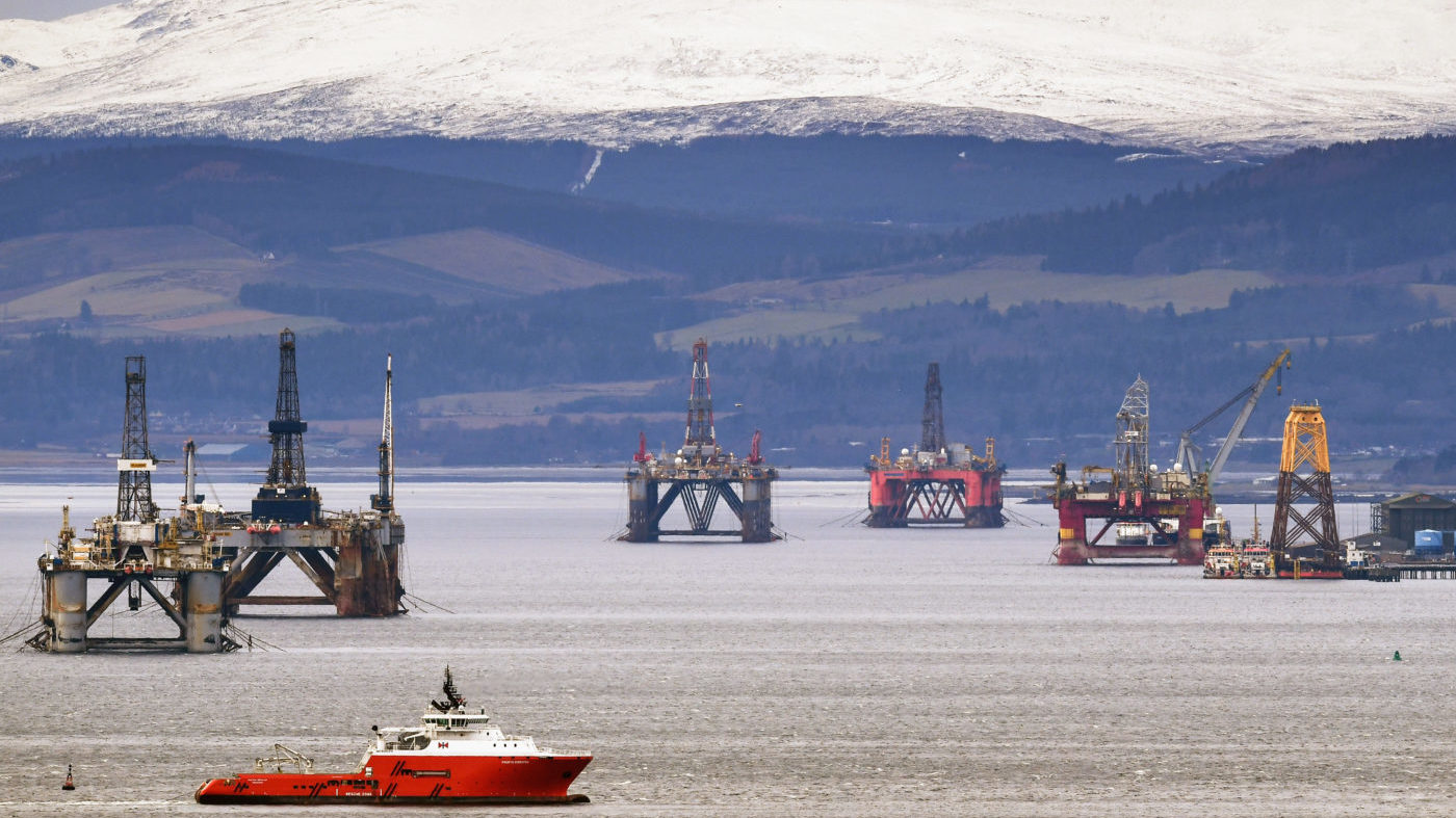 Egyre kevesebb a működő olaj- és gázfúró kutak száma
