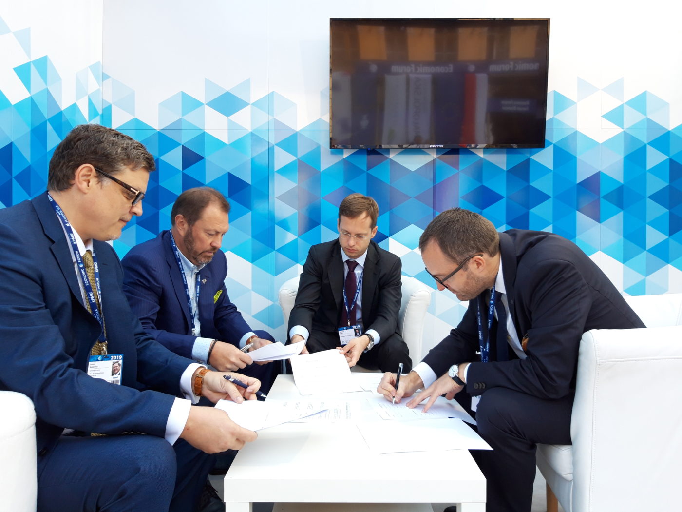 Közös részvényindexben állapodtak meg a közép-kelet-európai országok