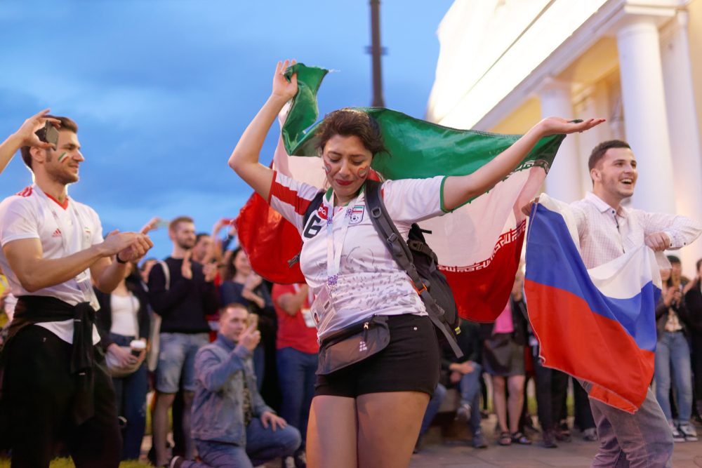 Már nők is mehetnek focimeccsre Iránban