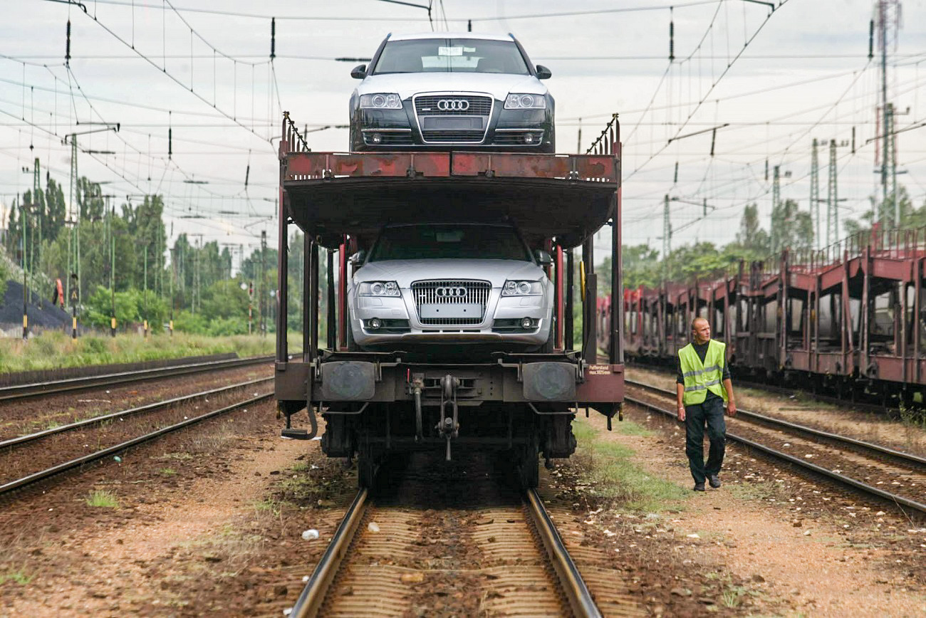 Rengeteg új autót állítottak forgalomba a nyár végén