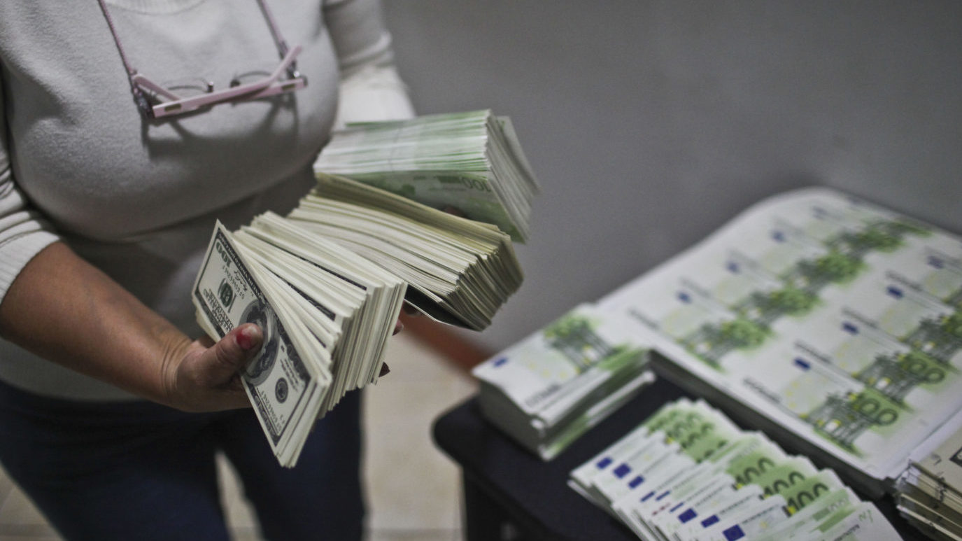 Véletlenül utalt nekik a bank több mint 34 millió forintot