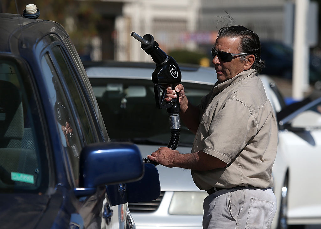 Risparmiare sul pieno di benzina: come fare, trucchi e consigli