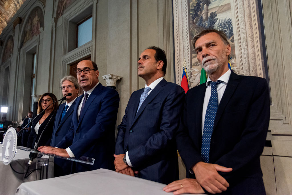 Zingaretti pronto all'accordo con il M5s: via libera a Conte bis