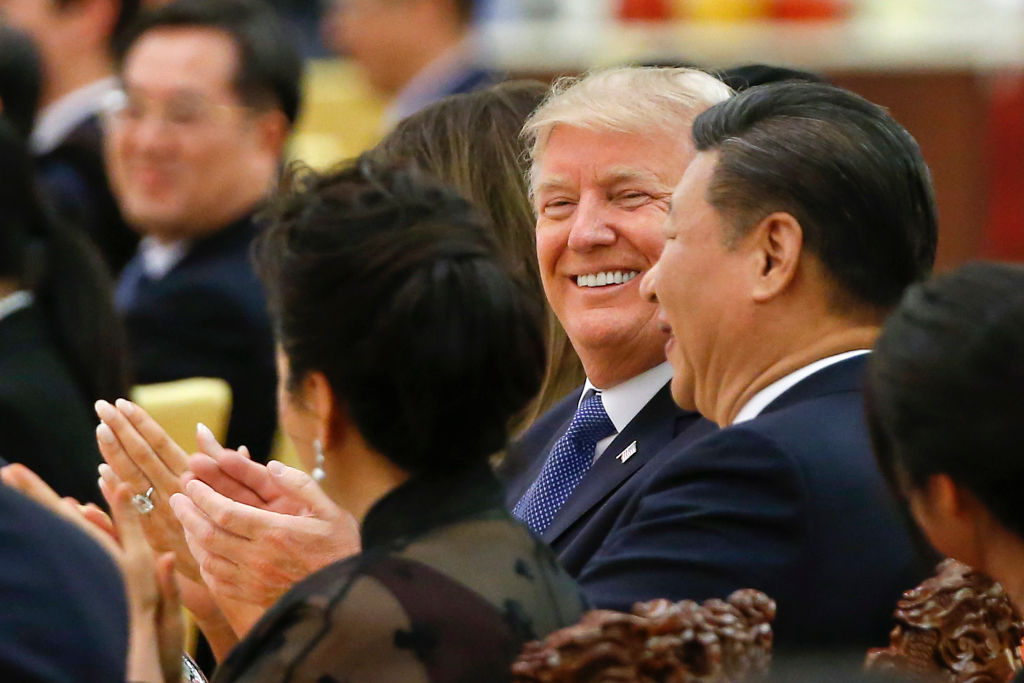 Guerra dazi: Trump più morbido verso Pechino, mentre nei sondaggi perde colpi