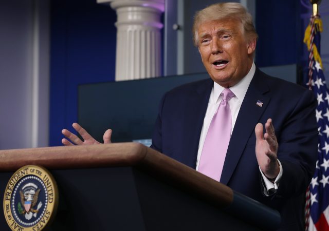 Trump, autorizzato uso del plasma per curare il Covid (Video)