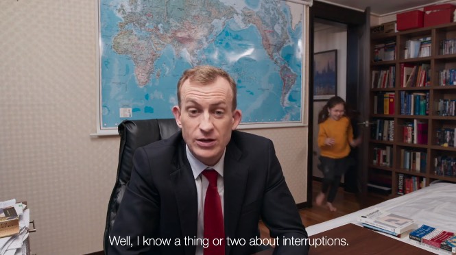 Analista della BBC interrotto in diretta dai figli testimonial di Twitter