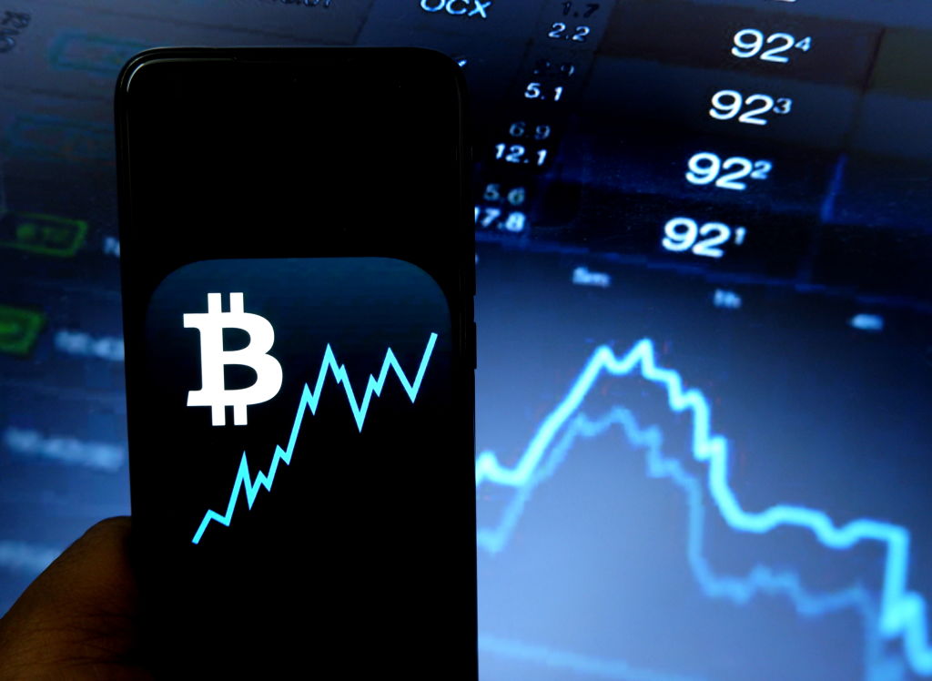 Bitcoin a picco, torna sotto $ 30 mila. Bruciati $100 miliardi in un giorno