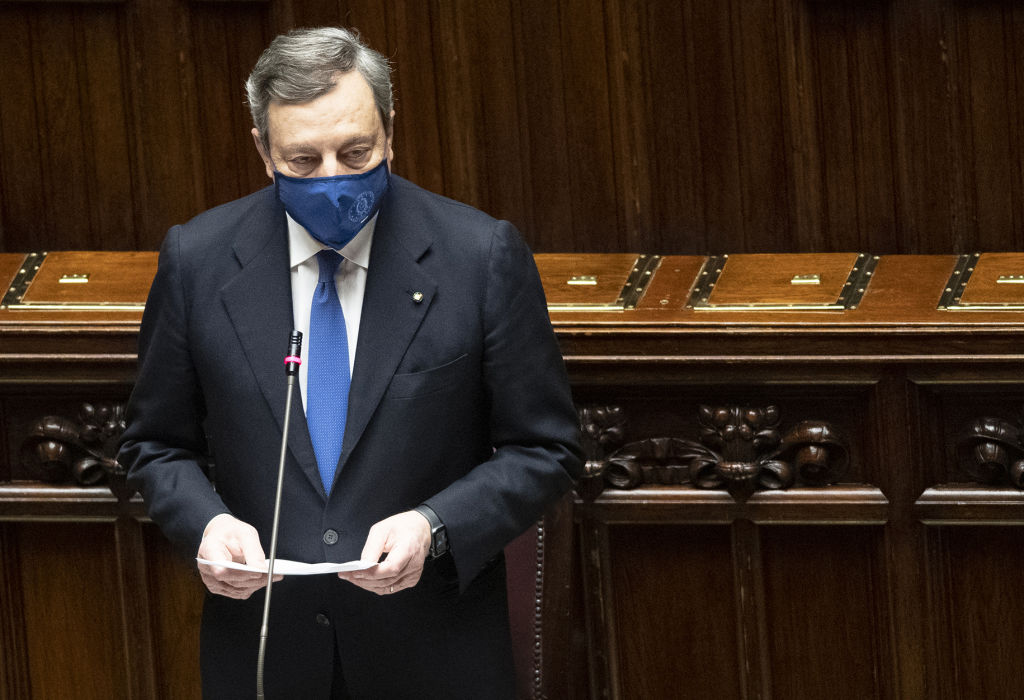 Vaccini: Draghi vuole produrli anche in Italia: il piano per uscire dalla crisi
