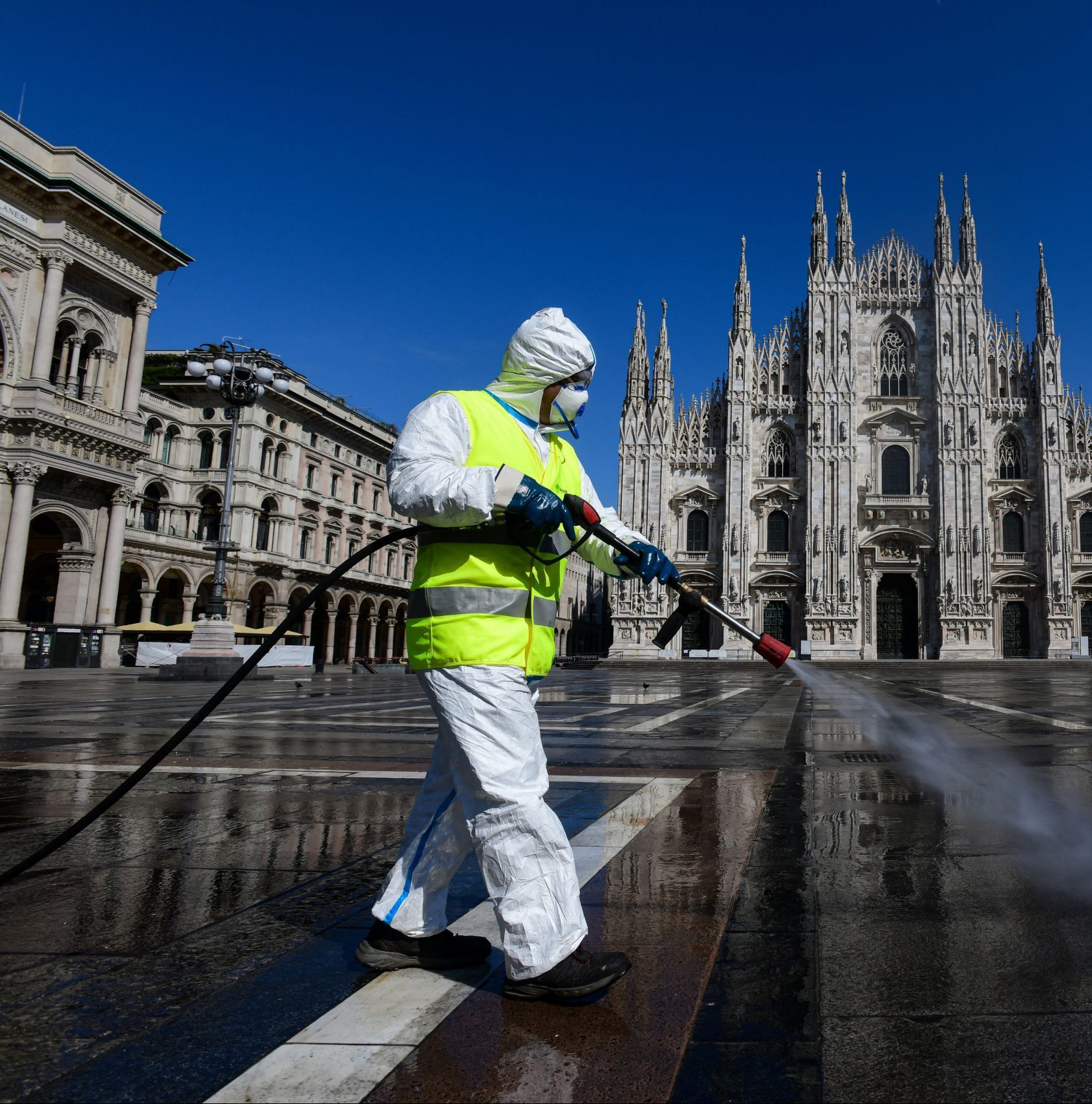 Coronavirus, in arrivo terza ondata. Raffica di chiusure