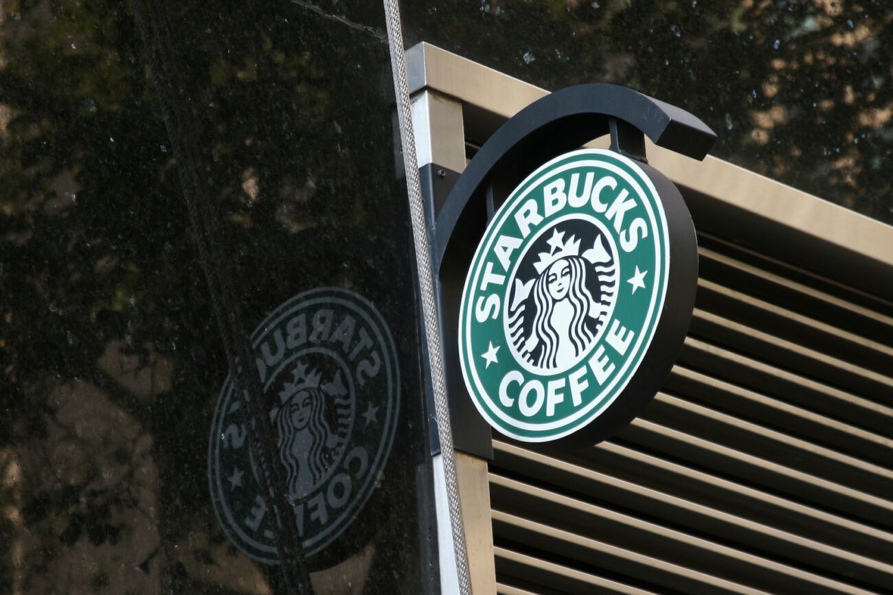 Starbucks lascia Facebook per colpa dell'hate speech?