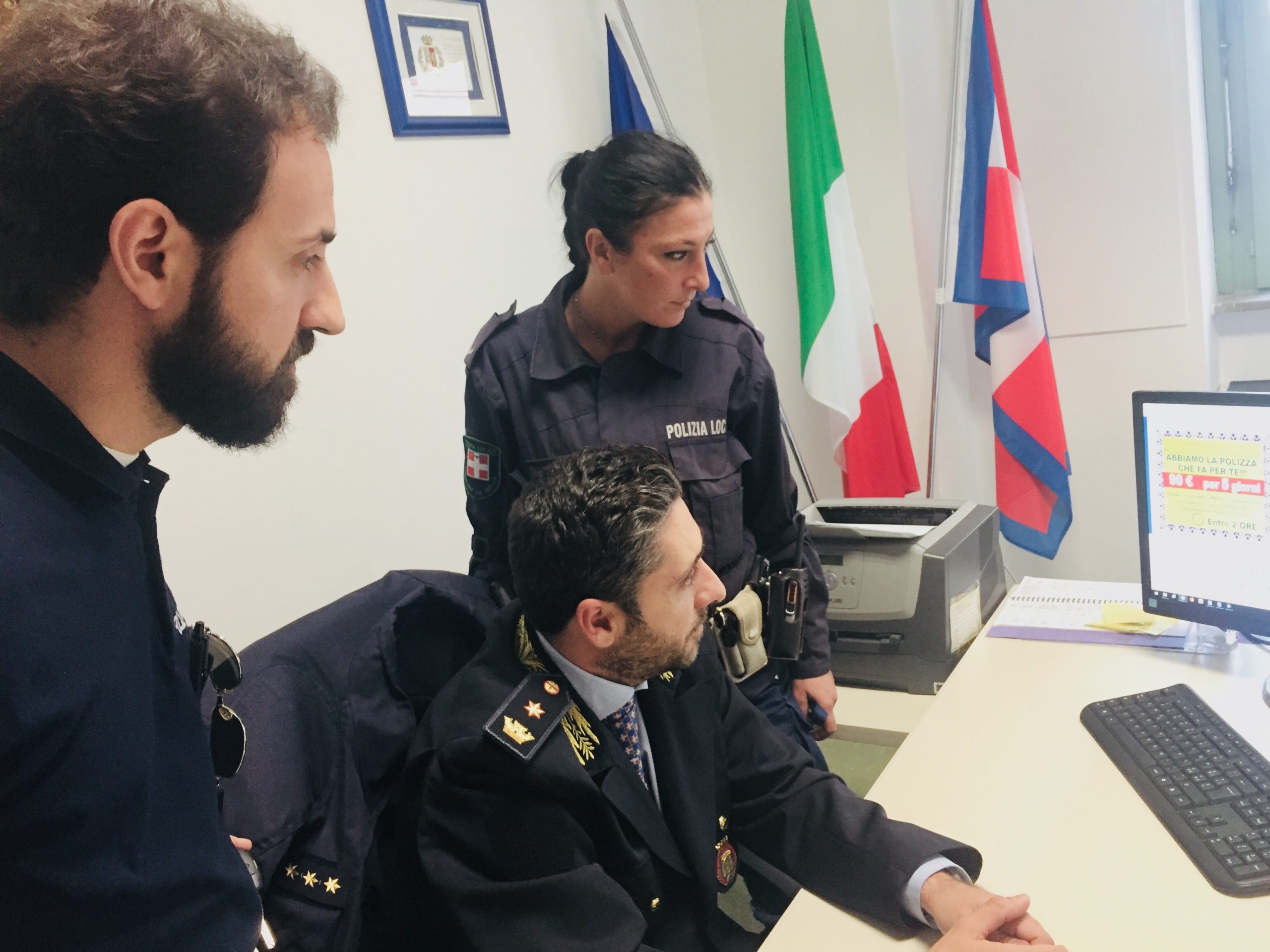 Nuova truffa telefonica: finto poliziotto chiede dati della carta di credito