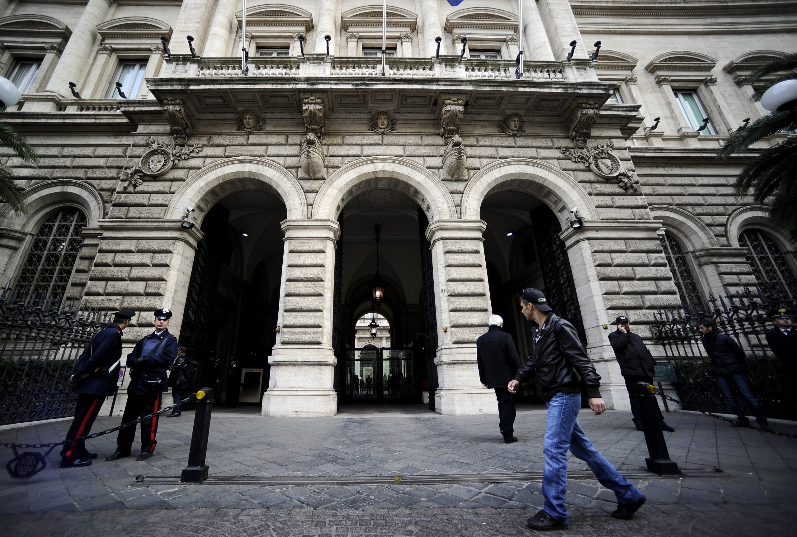 Privacy, italiani fra i più diffidenti al mondo nei confronti delle banche