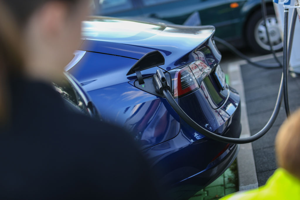 Tesla in frenata sui listini, pesa concorrenza Nio in Cina