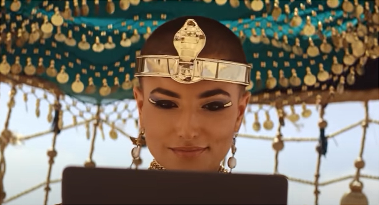 Spot di Amazon con Raperonzolo e Cleopatra