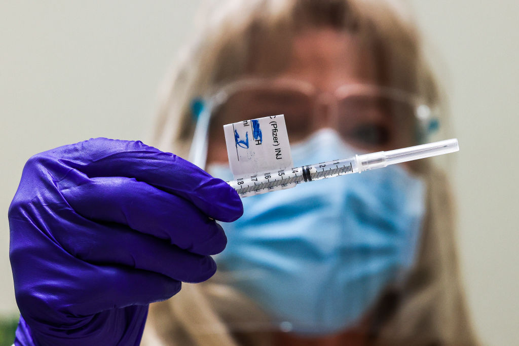 Vaccino Pfizer, ok definitivo dell'Fda: obblighi in arrivo per varie categorie