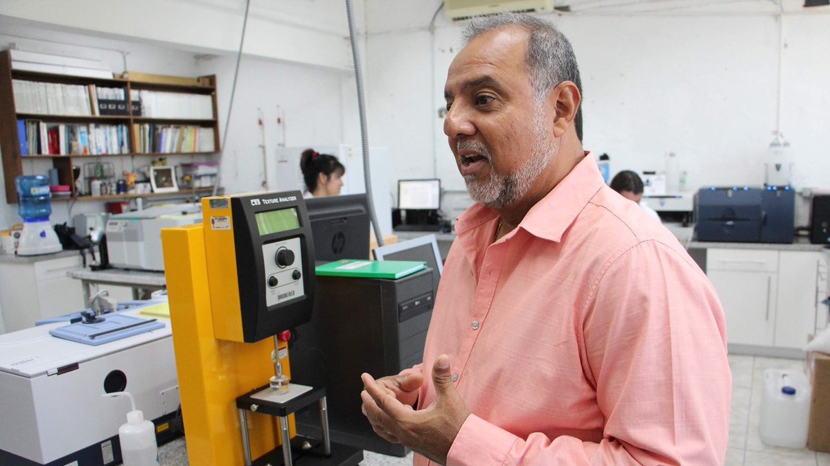 Bello Pérez también se desempeña como Jefe de Laboratorio de Análisis Estructural de Macromoléculas del CEPROBI
