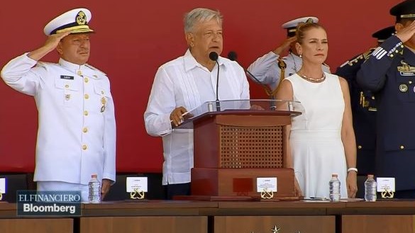 AMLO durante el 105 aniversario de la Defensa del Puerto de Veracruz.