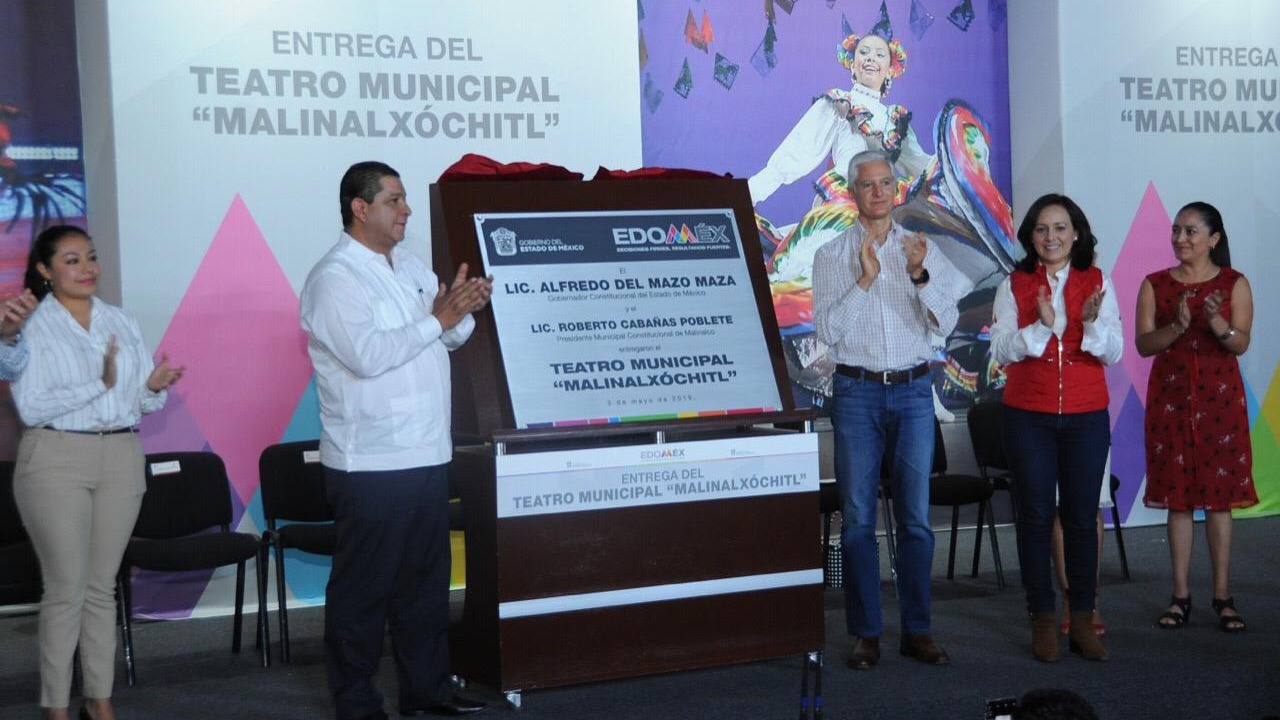 Entrega Alfredo del Mazo teatro en Malinalco