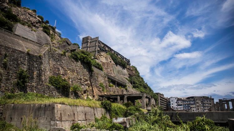 La 'isla fantasma' de Japón está a punto de colapsar, pero estos expertos hacen todo por salvarla