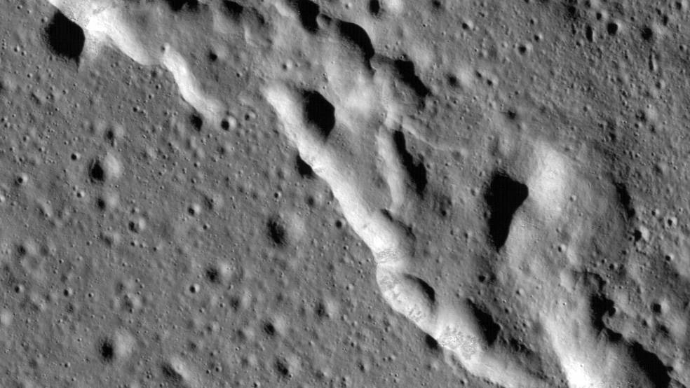 La Luna se está encogiendo y la razón estaría en sus 'arrugas'