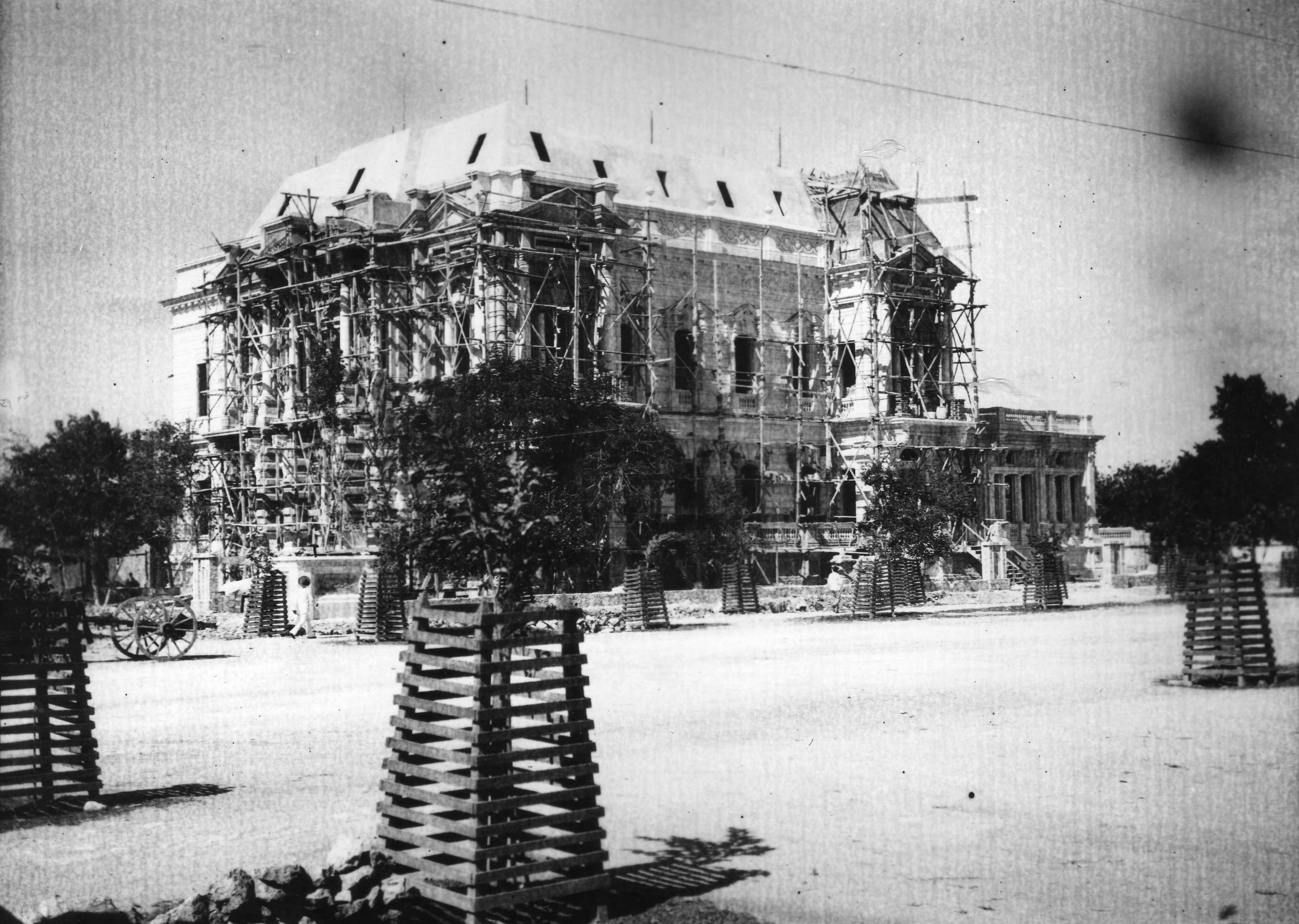 La construcción del Palacio quedó a cargo de Manuel G. Cantón.