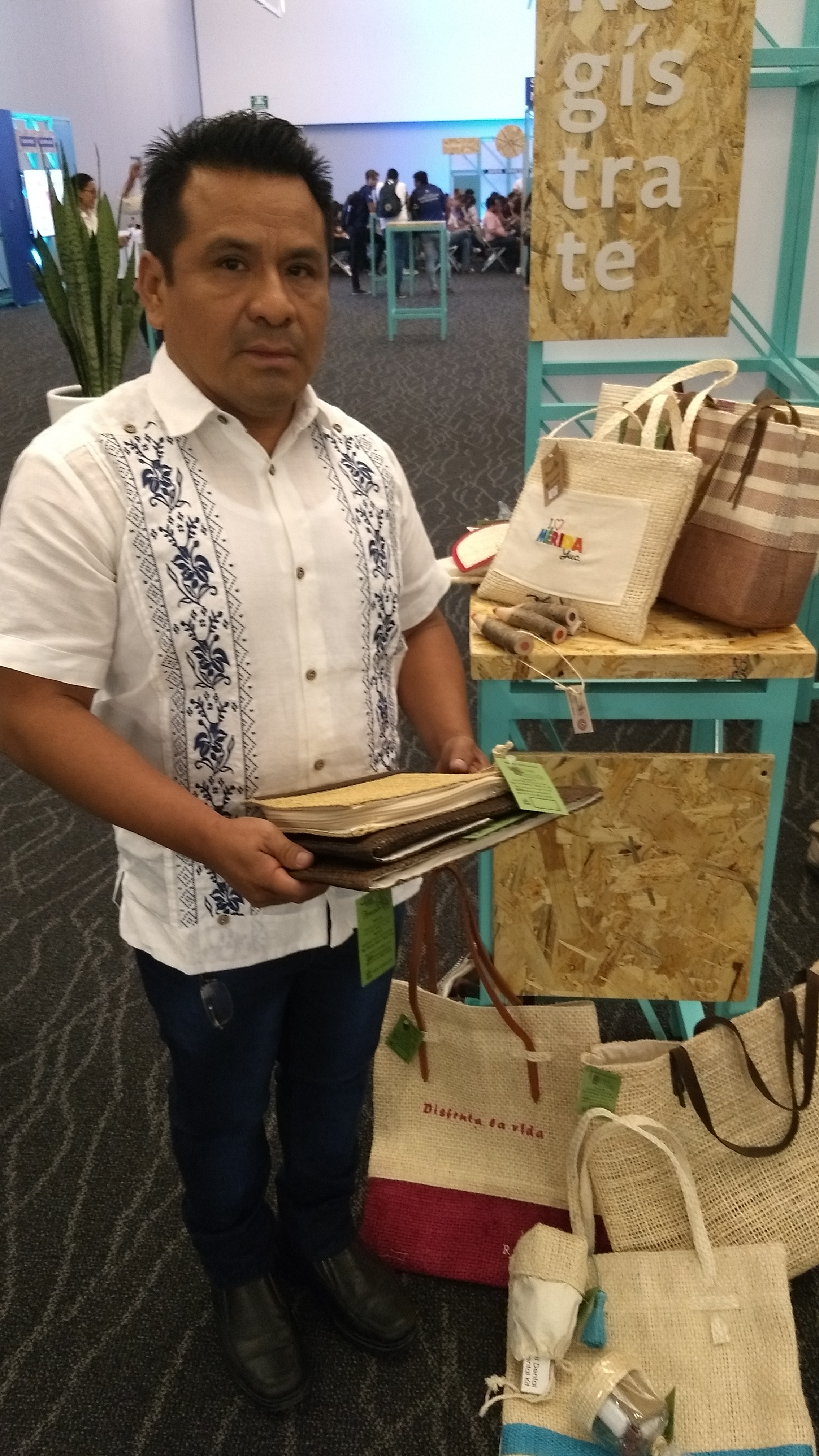 Pedro Galindo Cab Kuk, propietario de Henequén Arte Galería