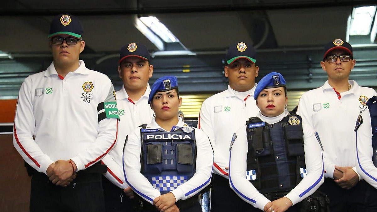 Presentan uniformes de los casi 6 mil policías que vigilarán transporte público en la CDMX