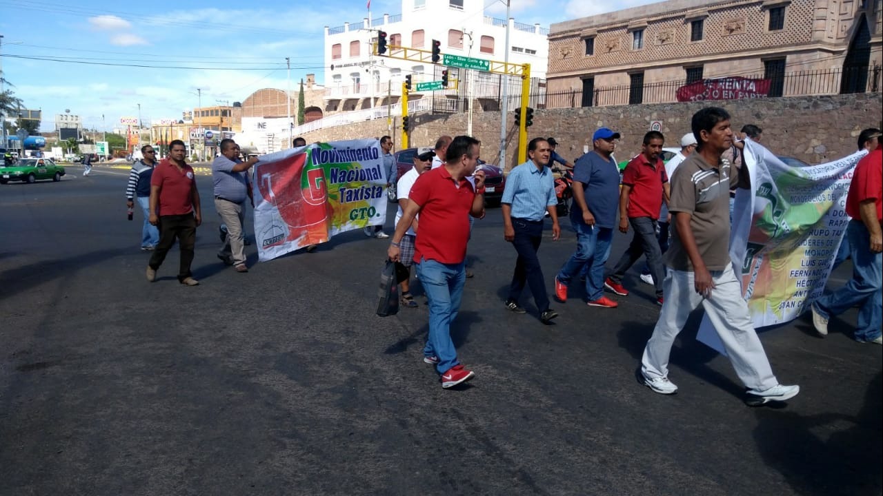 Taxistas de Guanajuato se unen a protesta contra apps de transporte