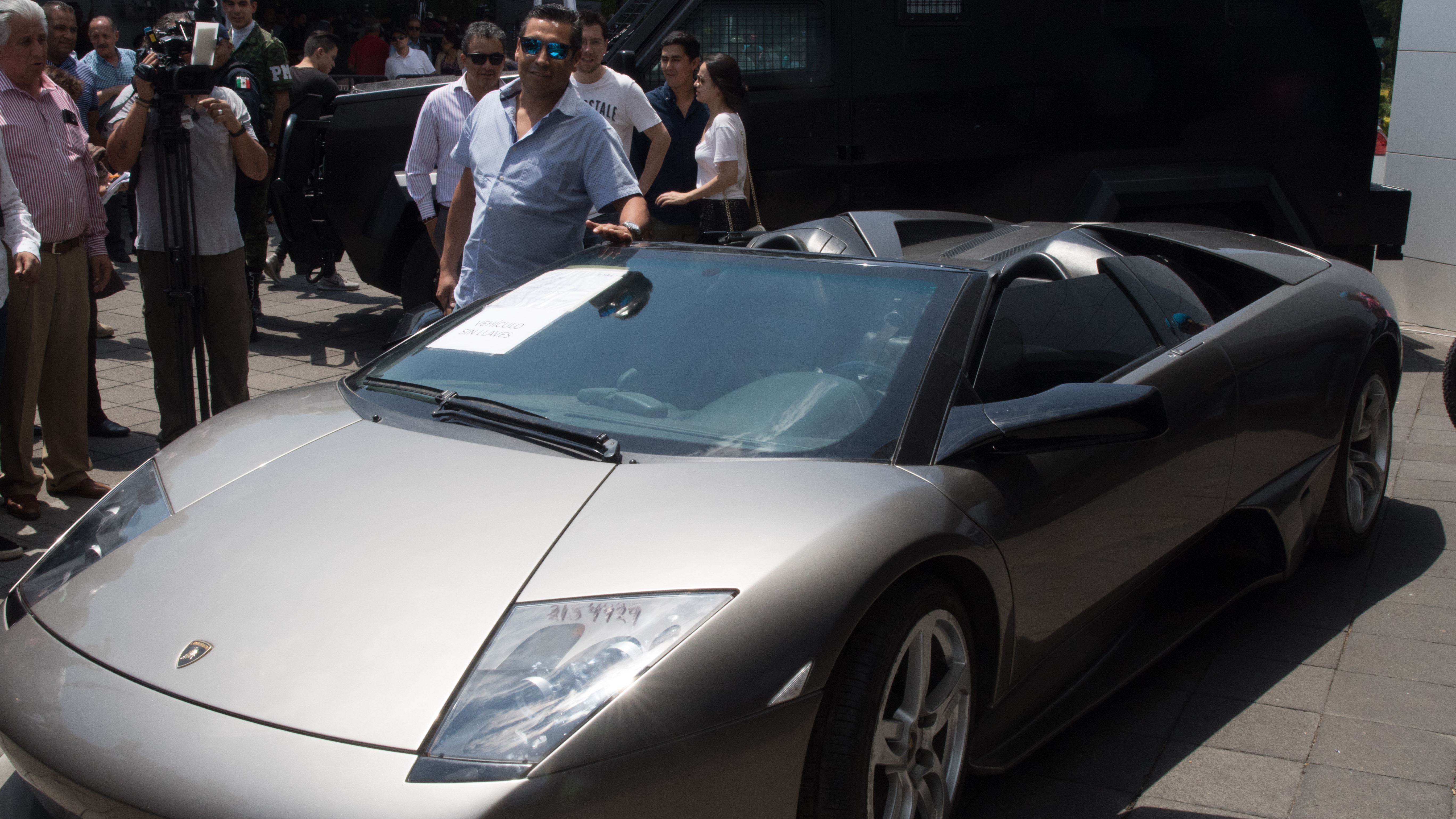 Subasta en Los Pinos.