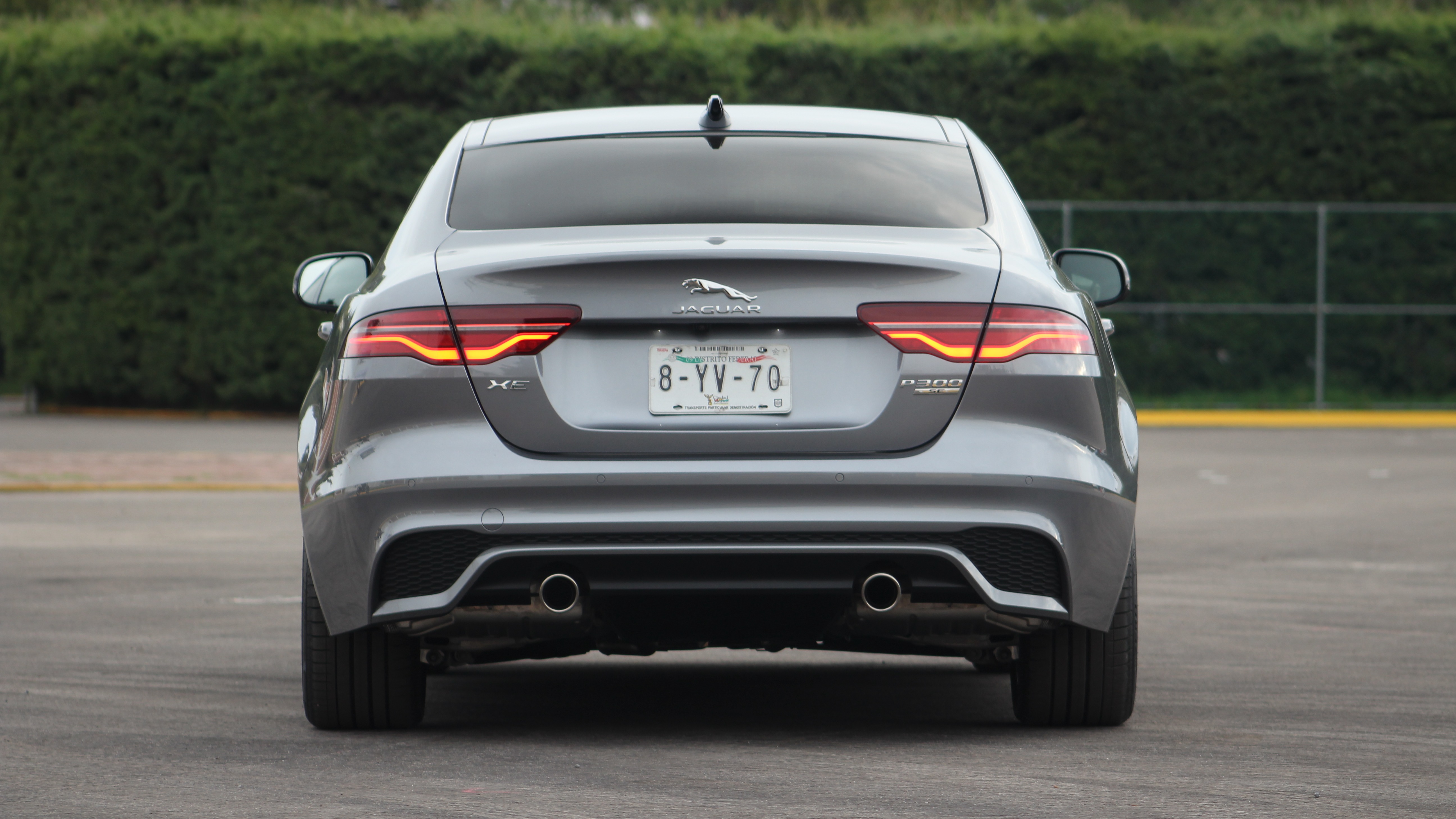 Los faros LED utilizan tecnología Matrix, lo que nos permite ver más, más lejos y no deslumbrar a nadie de noche.