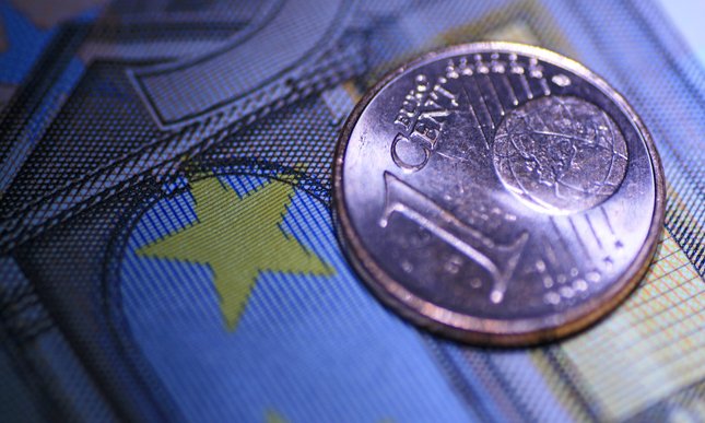 Dwie trzecie Polaków przeciwko wprowadzeniu euro