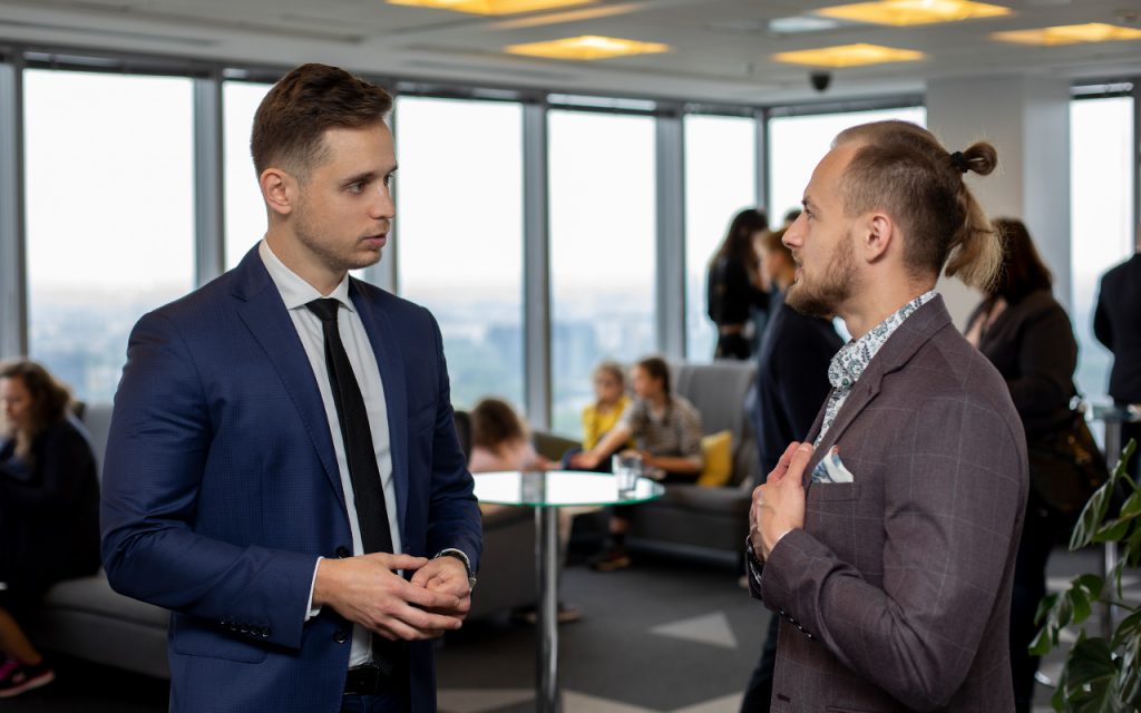 Pierwsze doświadczenia inwestycyjne, jeszcze w liceum