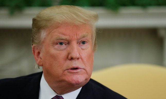 Trump ponownie grozi Chinom, krytykuje politykę Fed