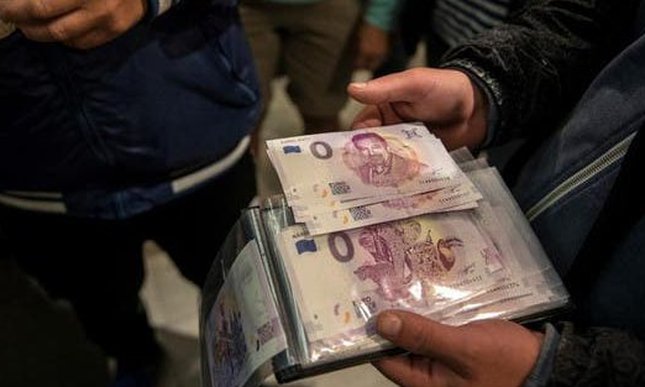 Czesi wyemitowali banknot o nominale 0 euro