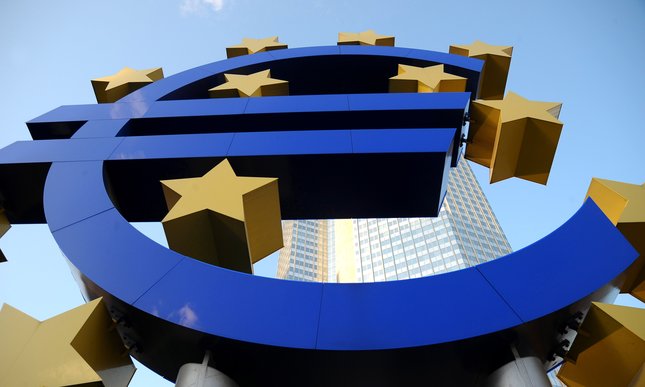 EBC tnie stopę depozytową i ponownie uruchamia QE