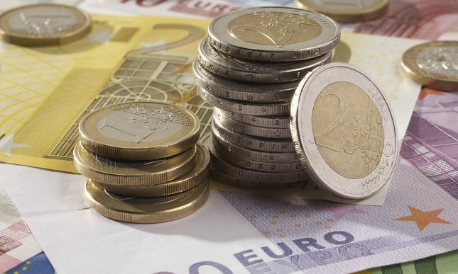 Kurs euro próbuje rosnąć. Frank osłabł