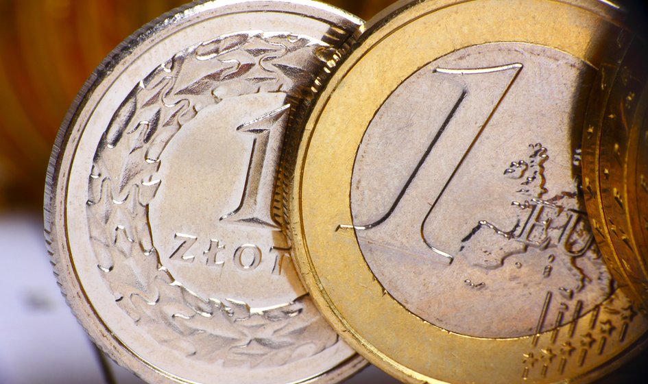 Kurs euro poniżej 4,40 zł. Rynek czeka na budżet