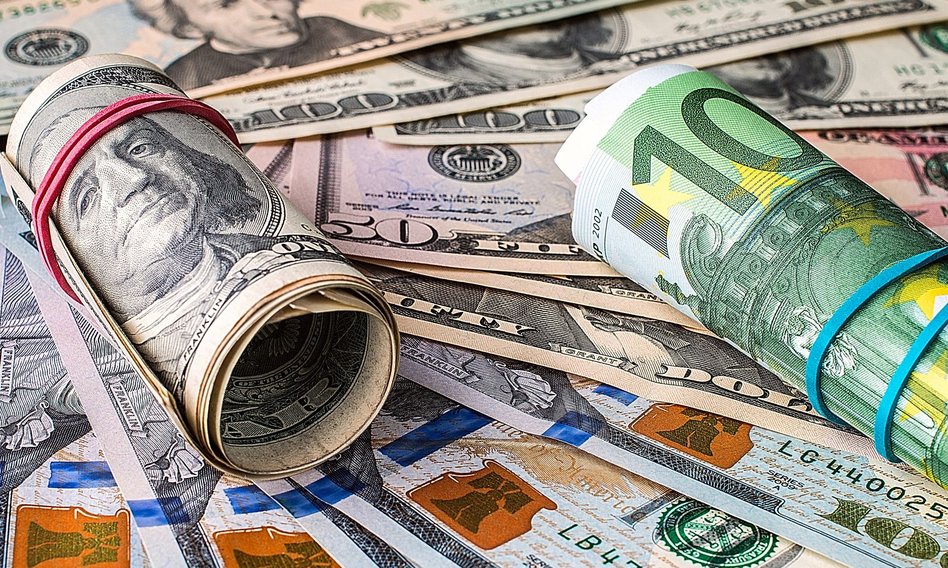 Kurs euro powyżej 4,51 zł. "Presja na osłabienie złotego"