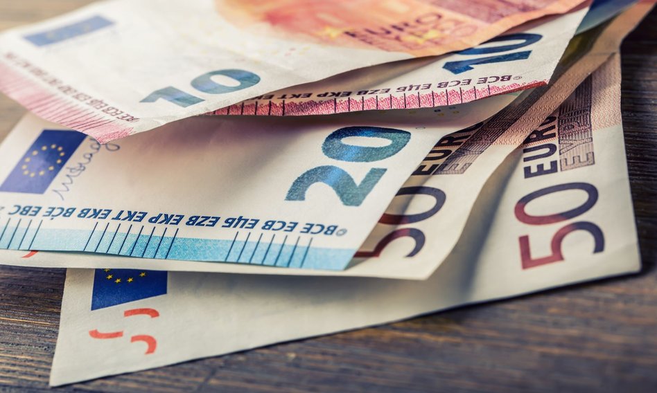 Złoty lekko umocniony. Kurs euro wciąż powyżej 4,50 zł